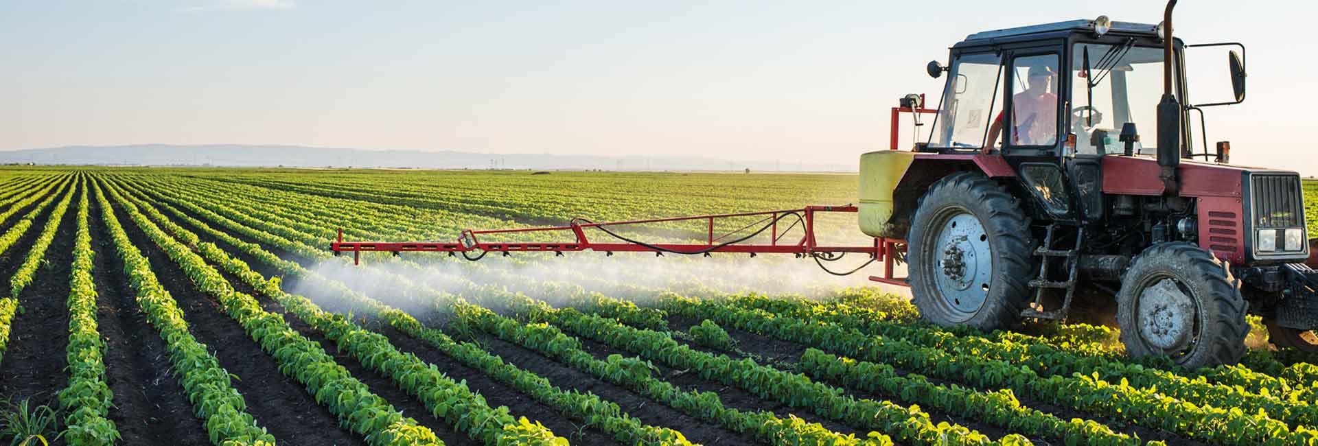 banner-spraying-field